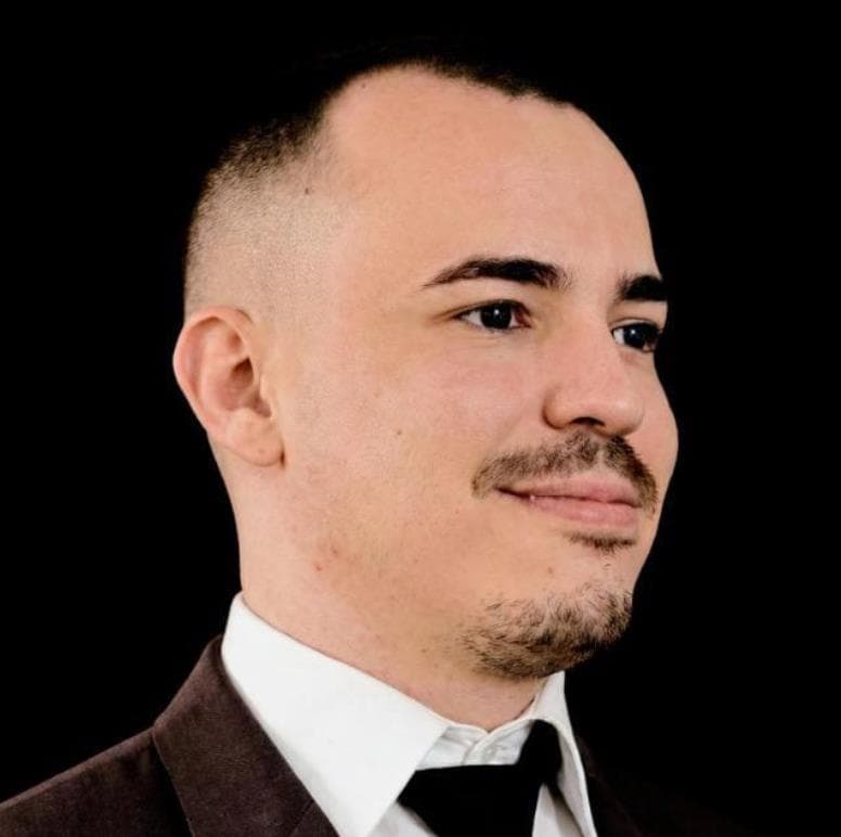 Romário Raposo